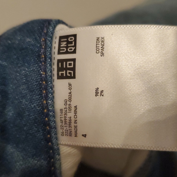 Uniqlo denim skirt. Size 4 - Picture 3 of 3